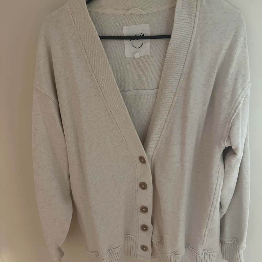 4 sweaters - Picture 2 of 7
